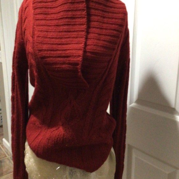 Red sweater - Picture 5 of 5